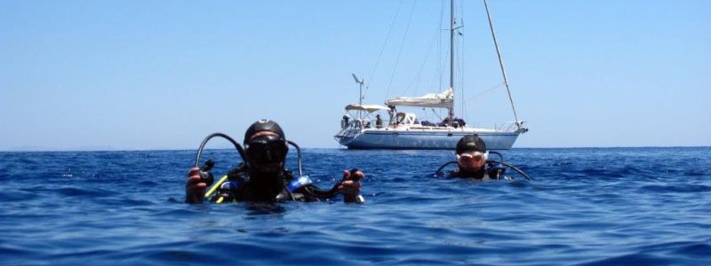 plongée sous-marine à bord d'un voilier