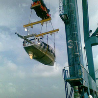 Ovni sur une grue